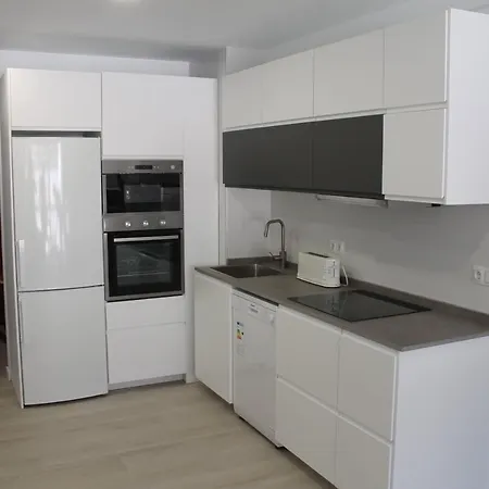 Luminoso Y Reformado En Apartamento *