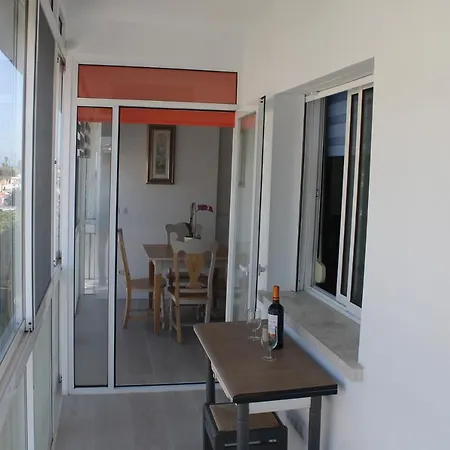 Luminoso Y Reformado En Apartamento